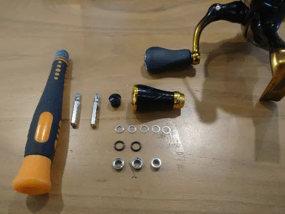 18ソアレBBC2000SSPGにゴメクサス製ハンドルノブとリールスタンドでカスタム 5 ゴメクサスリールへの取り付け準備物