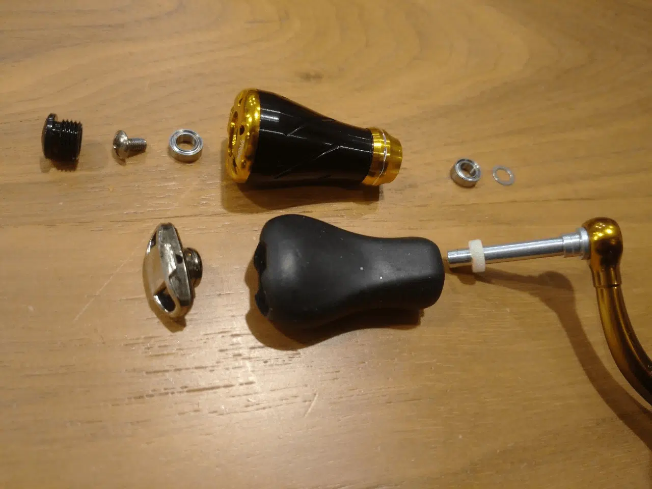 18ソアレBBC2000SSPGにゴメクサス製ハンドルノブとリールスタンドでカスタム 6 ゴメクサスリールへの取り付け方法