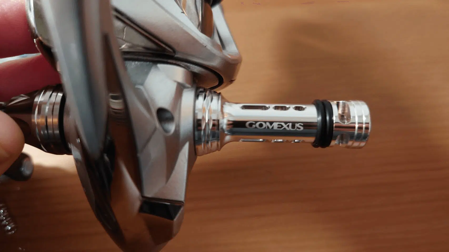 19ストラディックにゴメクサスリールスタンドの装着手順図