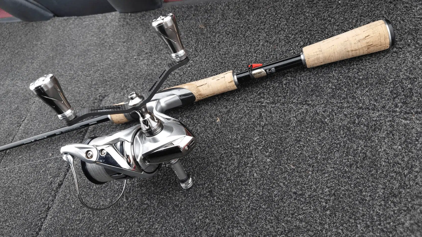 19ストラディックにゴメクサスリールスタンドの使用感