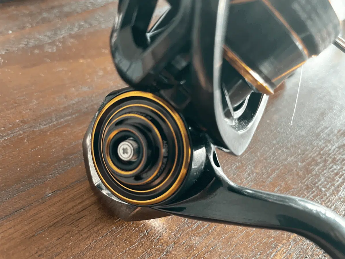 ゴメクサスのリールスタンドR2装着方法