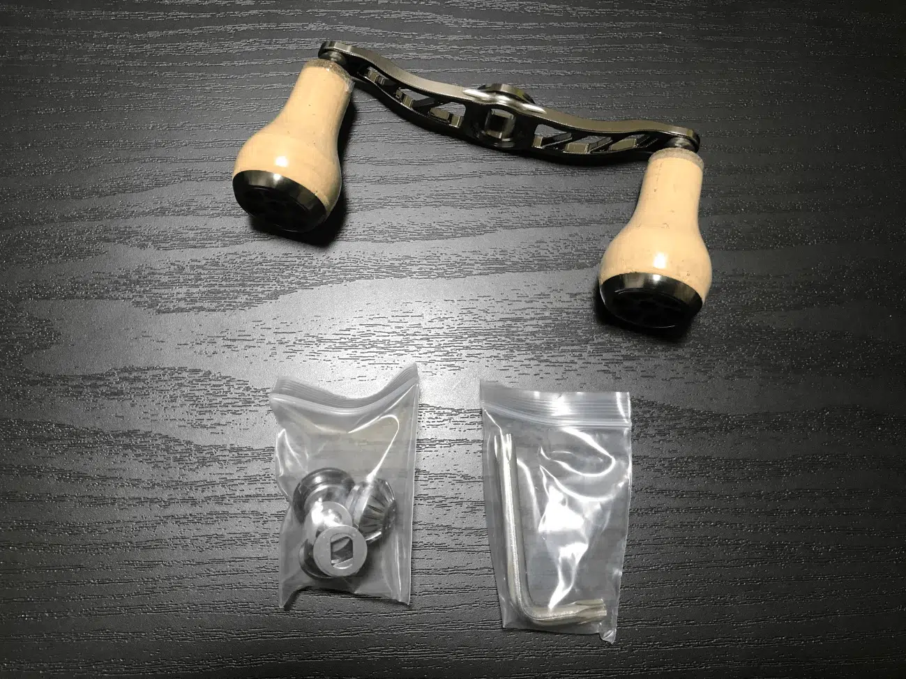 ネジから順に上の画像の手順で外しました