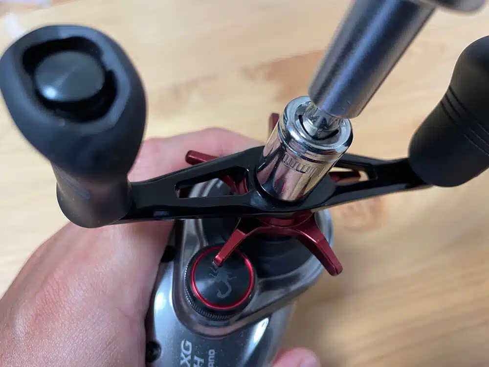 21スコーピオンMDにゴメクサスのダブルハンドルを取り付けてみた! 7 21スコーピオン MDのハンドルを外す