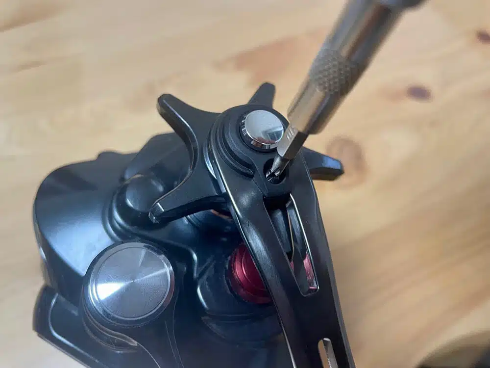 シマノのプレイズ600にカーボンハンドルを取り付けてみた!使用感はいかに? 8 19プレイズ600の純正のハンドルを外す