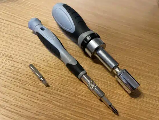 19炎月CT にゴメクサスのシングルハンドルを装着!使用感はいかに? 5 リールハンドルカスタム用工具