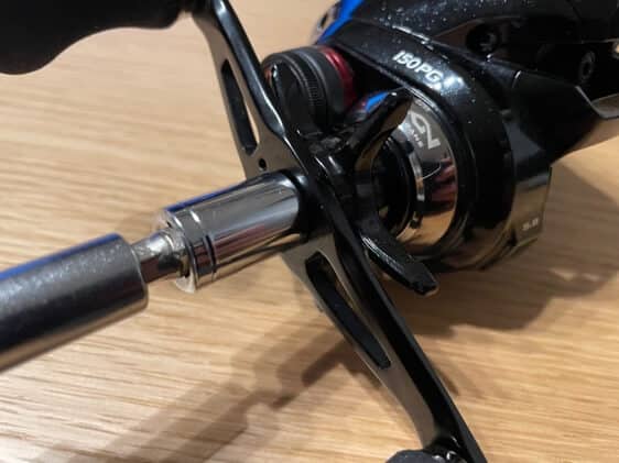 19炎月CT 150PGのハンドルを外す
