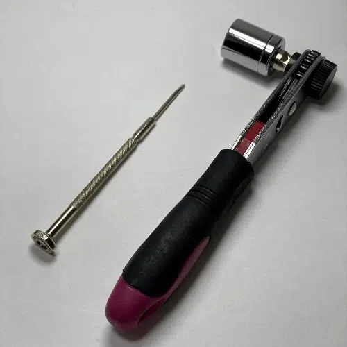 ベイトハンドル交換に必要な道具