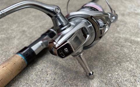 ゴメクサスのリールスタンド「R6TNBN」を15ストラディックに装着!その様子を紹介 2