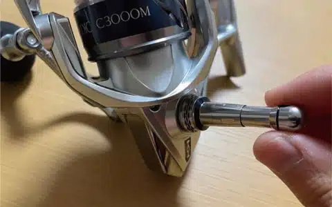 ゴメクサスのリールスタンド「R6TNBN」を15ストラディックに装着!その様子を紹介 7