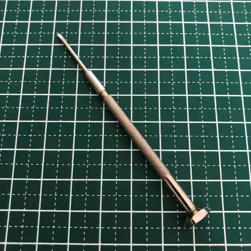 ハンドルノブ交換道具の精密ドライバー